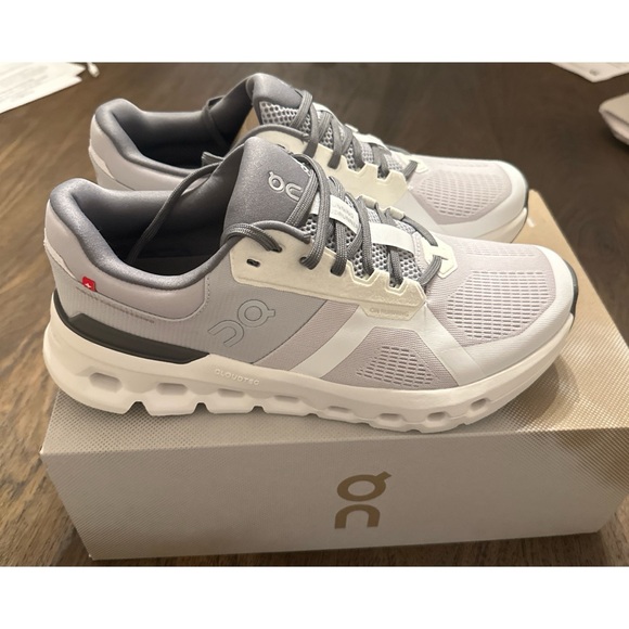 On Women’s Cloudrunner 2 Frost/White Size 10.5 - Picture 5 of 11